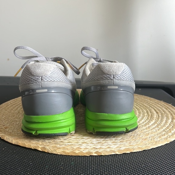 Nike Livestrong Old School Sneakers Size 9.5 - Picture 3 of 9